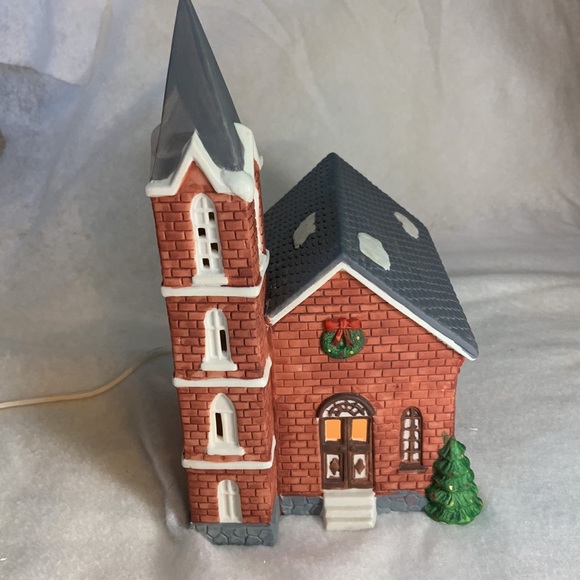 Dickens Collectables Vintage Porcelain Lighted Church. Early 1990’s - Picture 3 of 5